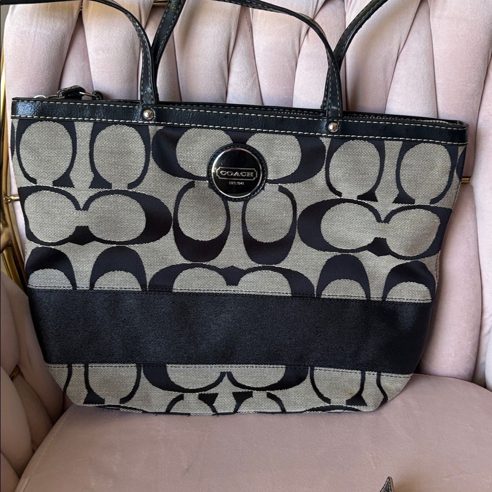 Coach Signature Black Jacquard Canvas Tote. EUC